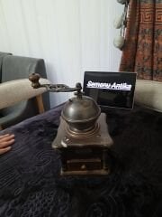 Antika Çekmeceli Kahve Öğütücü