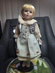 Hollanda Marka  Standlı Porselen Bebebek 42x18 Boyut